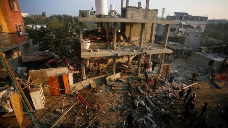 İsrail'in Gazze'ye düzenlediği kanlı hava saldırısında 9 Filistinli hayatını kaybetti