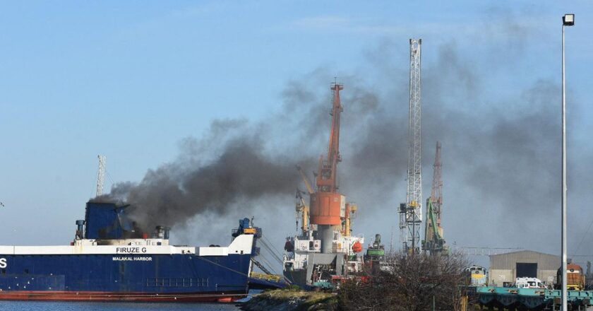 Samsun’da kuru yük gemisinde ateş edin