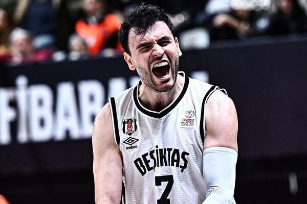 Beşiktas yarı finalde Anadolu’nun Efe’sini yendi ve durumu 1-1’e getirdi!