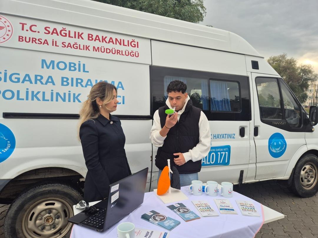 Mobil sigara bırakma ekipleri sahada: vatandaşları sigarayı bırakmaya teşvik ediyor 5
