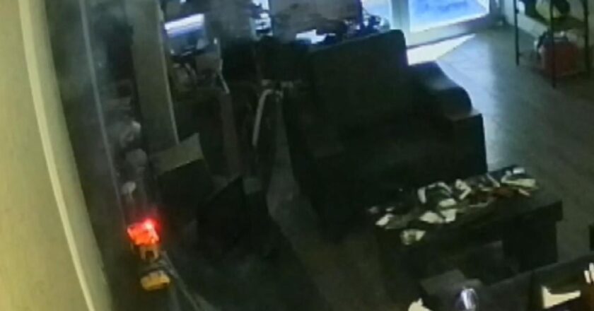 Şarjda bırakılan matkap aküsü dükkanı yaktı – O anlar kameraya yansıdı