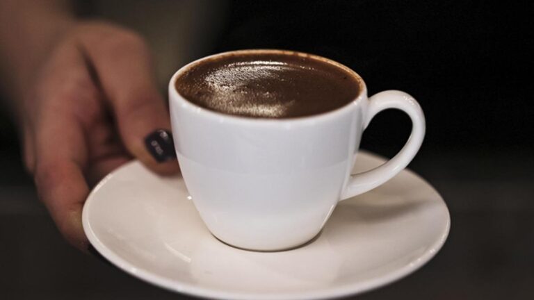 Tansiyon hastalarının dikkatine: Sabah kahvesi riskli olabilir!