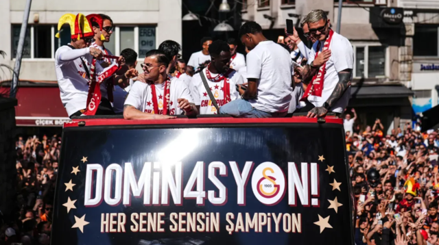 Kutlamalarda sahneye çıkmamış, ismi anons bile edilmemişti! Gerçek ortaya çıktı: Meğer Fenerbahçe ile anlaşmış…